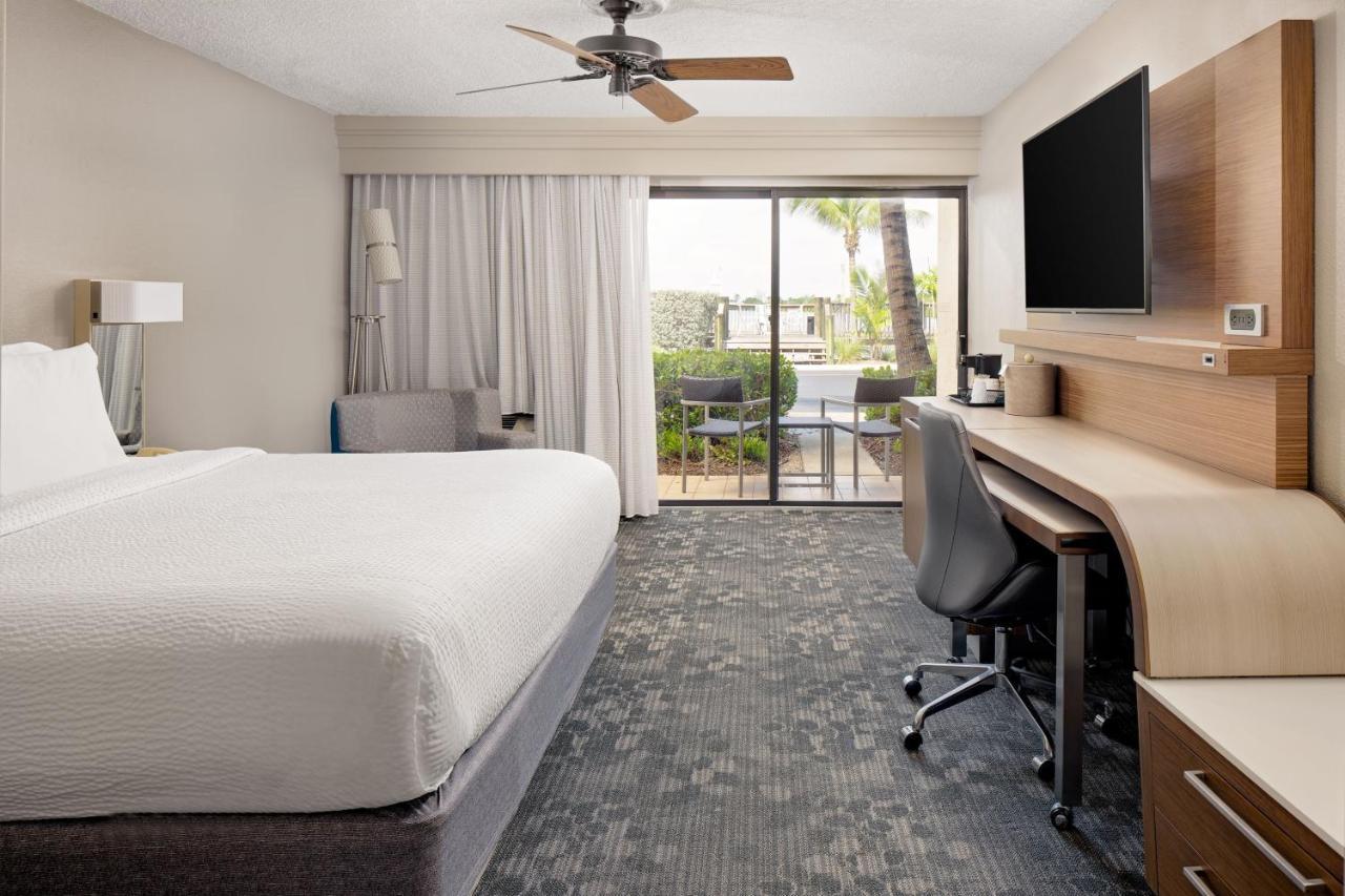 Отель Courtyard By Marriott Key West Waterfront Экстерьер фото