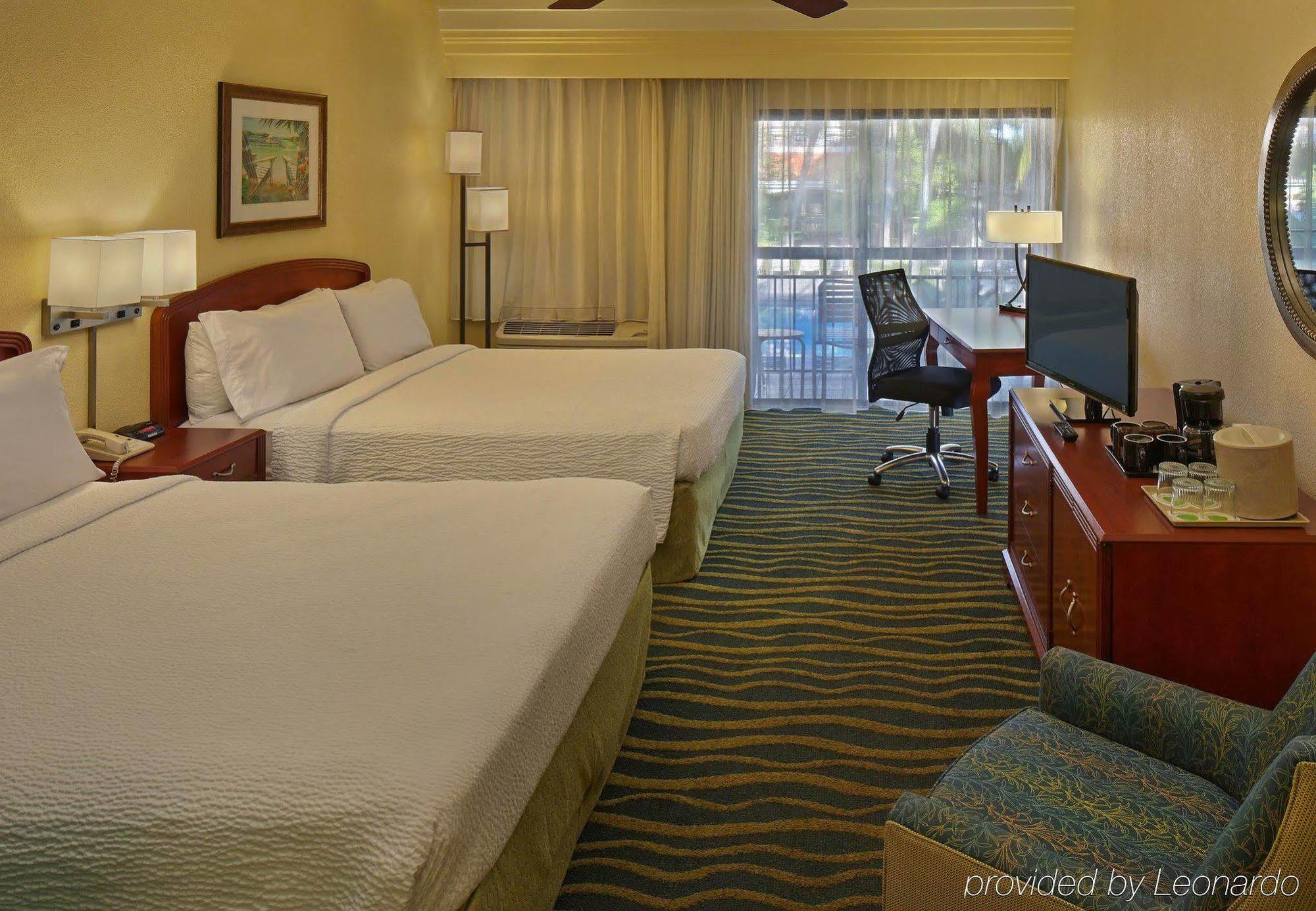 Отель Courtyard By Marriott Key West Waterfront Экстерьер фото